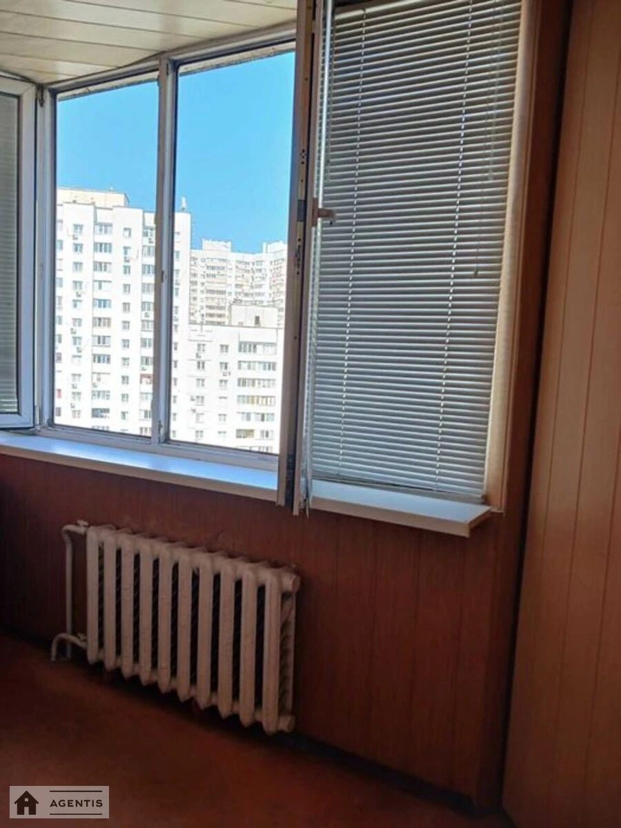 Сдам квартиру 2 комнаты, 78 m², 16 эт./16 этажей. 12, Драгоманова 12, Киев. 