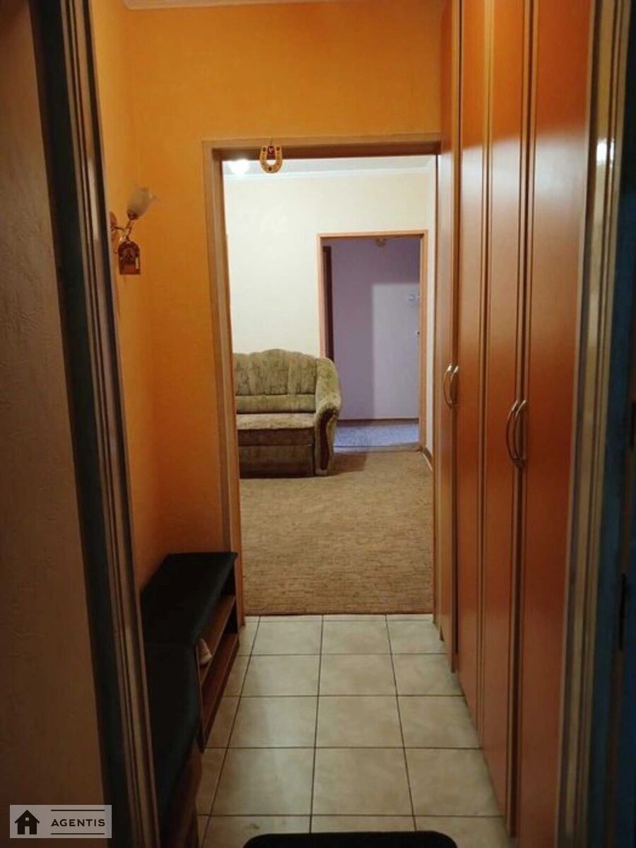 Сдам квартиру 2 комнаты, 78 m², 16 эт./16 этажей. 12, Драгоманова 12, Киев. 