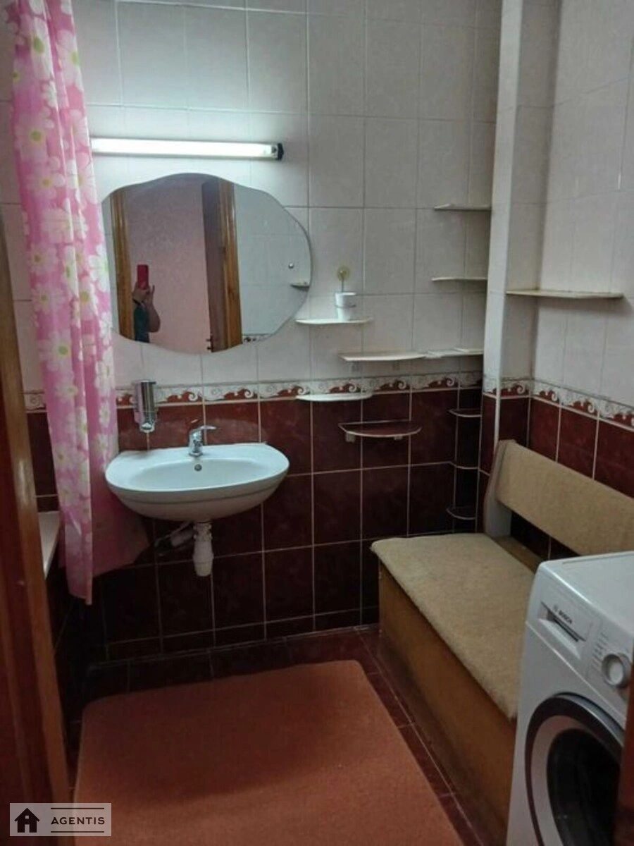 Сдам квартиру 2 комнаты, 78 m², 16 эт./16 этажей. 12, Драгоманова 12, Киев. 