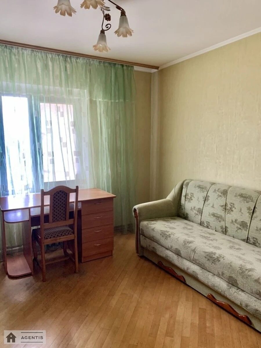 Сдам квартиру 3 комнаты, 90 m², 14 эт./16 этажей. 5, Миколи Лаврухіна вул., Киев. 