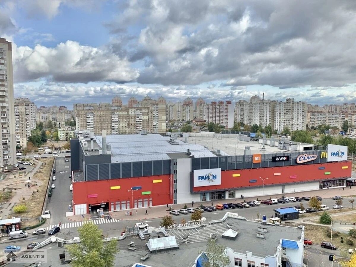 Сдам квартиру 3 комнаты, 90 m², 14 эт./16 этажей. 5, Миколи Лаврухіна вул., Киев. 