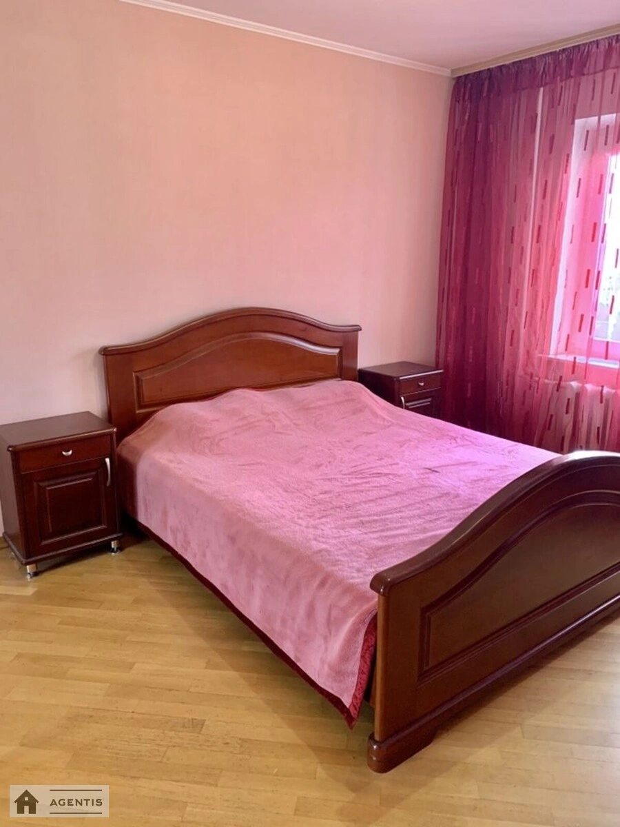 Сдам квартиру 3 комнаты, 90 m², 14 эт./16 этажей. 5, Миколи Лаврухіна вул., Киев. 