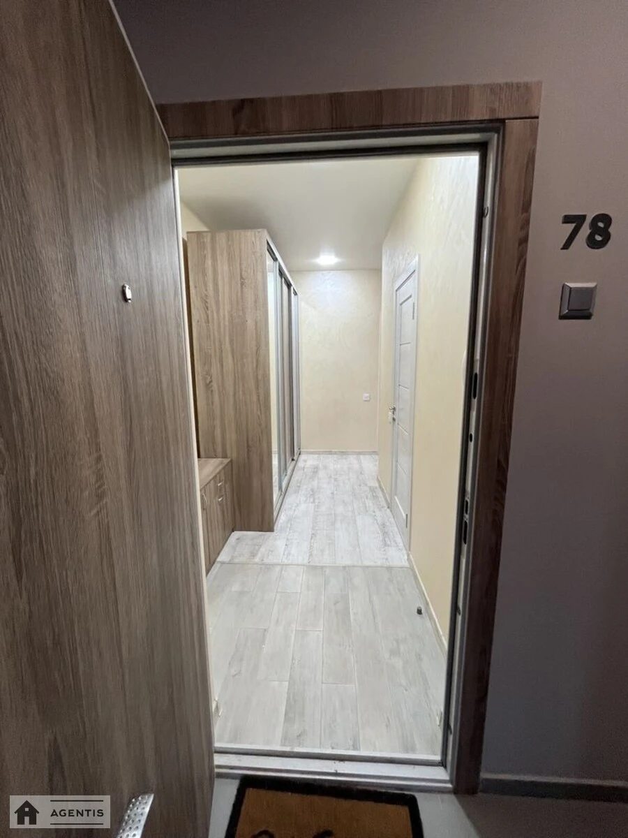 Сдам квартиру 1 комната, 41 m², 3 эт./9 этажей. 4, Теремковская 4, Киев. 