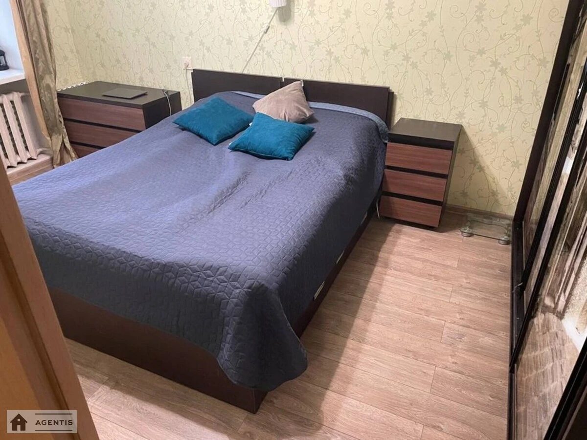 Здам квартиру 2 кімнати, 50 m², 9 пов./9 поверхів. 15, Петропавлівська 15, Київ. 