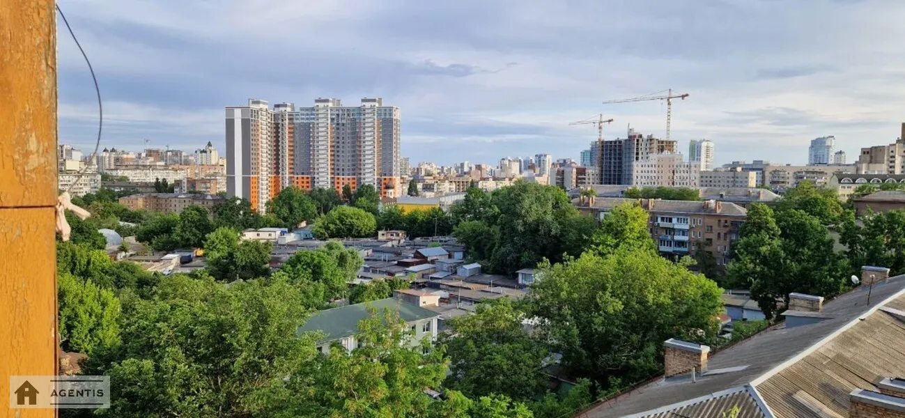 Сдам квартиру 3 комнаты, 62 m², 8 эт./9 этажей. Якубенківська вул. (Тропініна), Киев. 