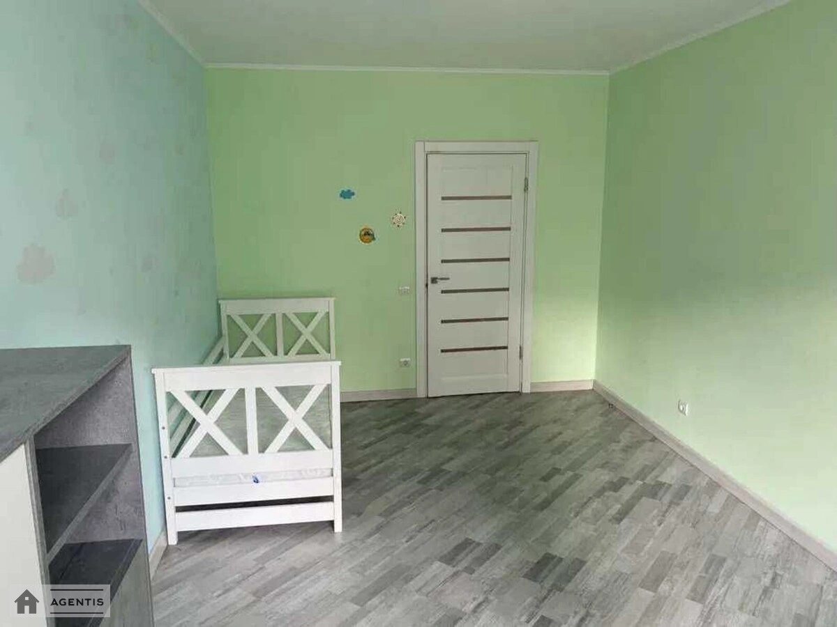 Сдам квартиру 3 комнаты, 89 m², 2 эт./21 этаж. 31, Драгоманова 31, Киев. 