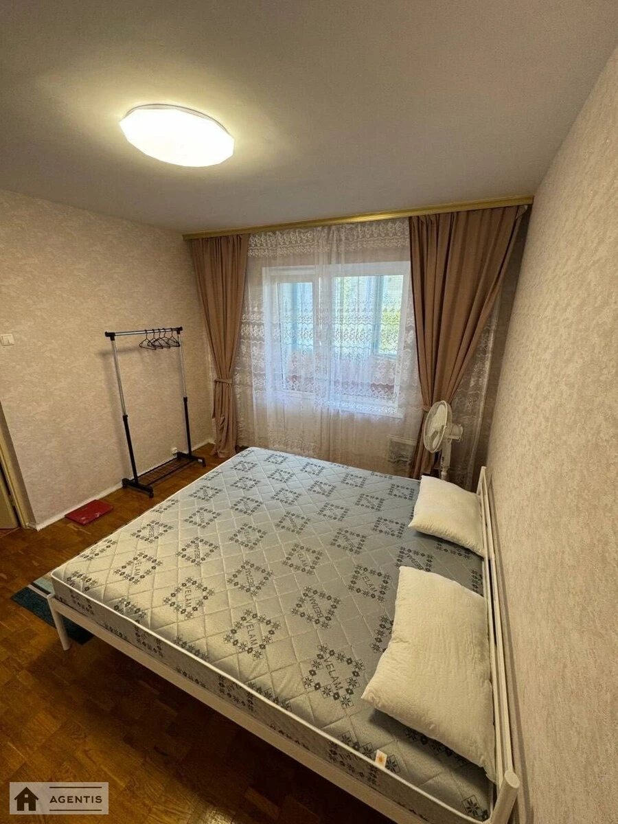 Сдам квартиру 2 комнаты, 50 m², 3 эт./16 этажей. 3, Костянтина Данькевича вул., Киев. 