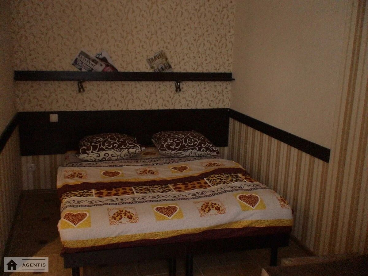 Apartment for rent 1 room, 24 m², 4th fl./9 floors. Pecherskyy rayon, Kyiv. 