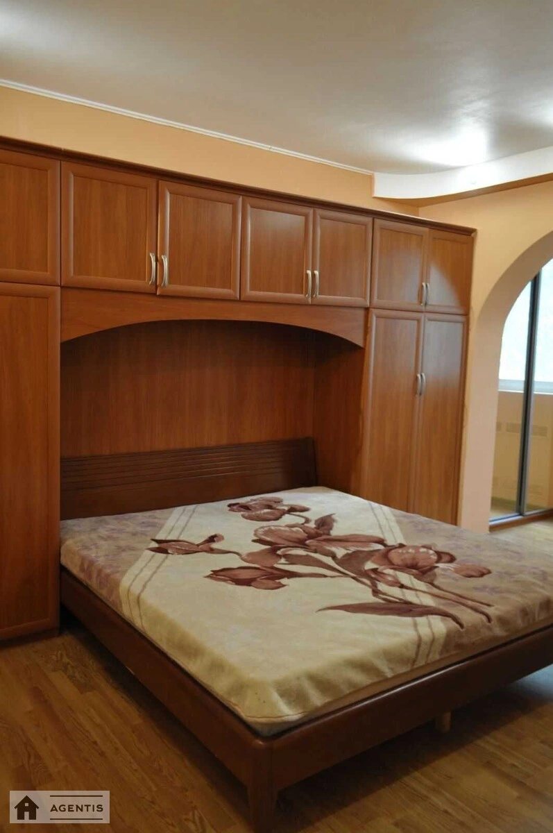 Apartment for rent 2 rooms, 76 m², 1st fl./16 floors. 37, Pravdy 37, Kyiv. 