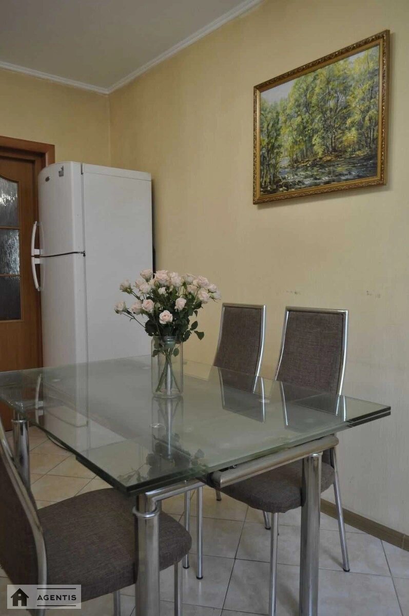 Apartment for rent 2 rooms, 76 m², 1st fl./16 floors. 37, Pravdy 37, Kyiv. 