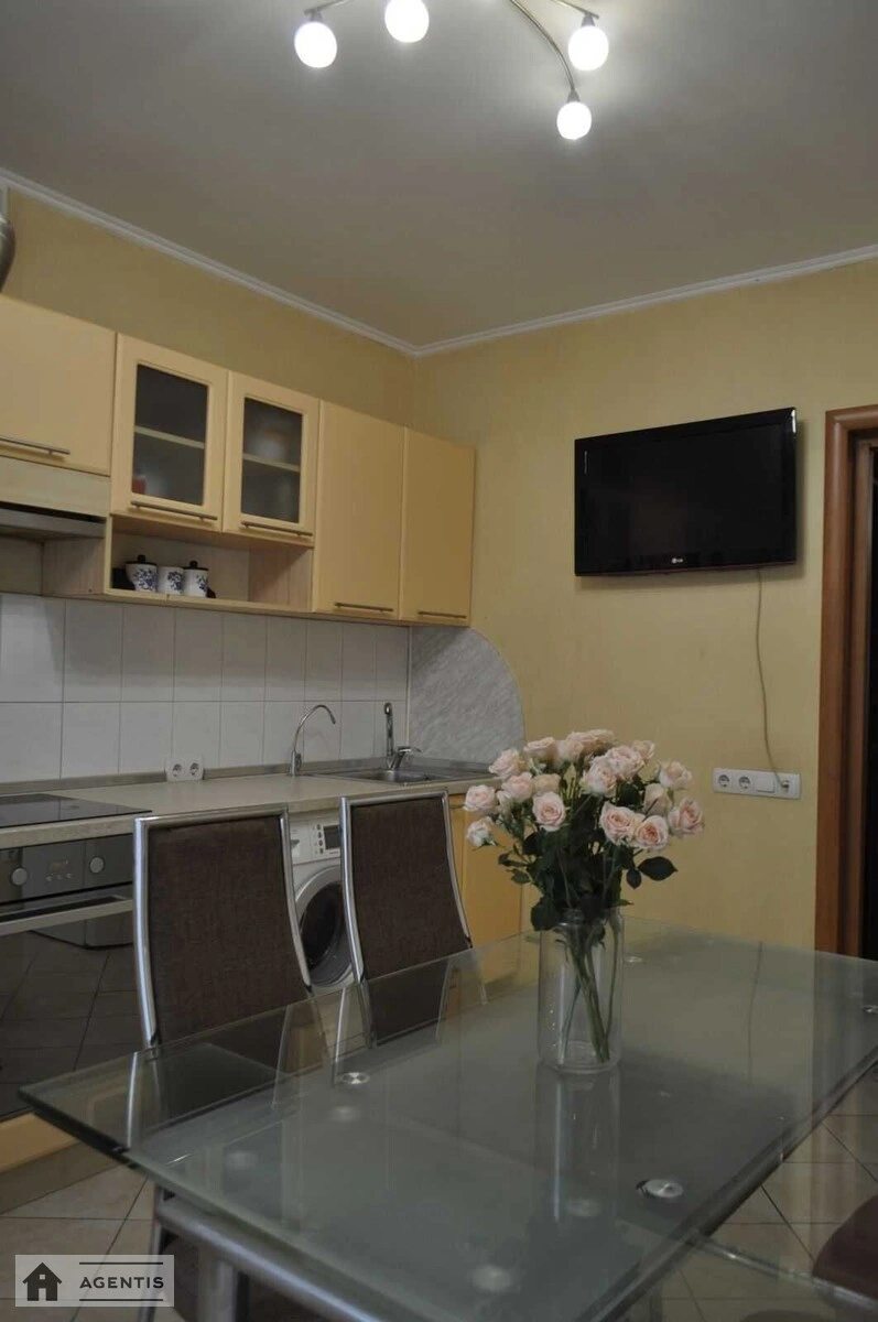 Apartment for rent 2 rooms, 76 m², 1st fl./16 floors. 37, Pravdy 37, Kyiv. 