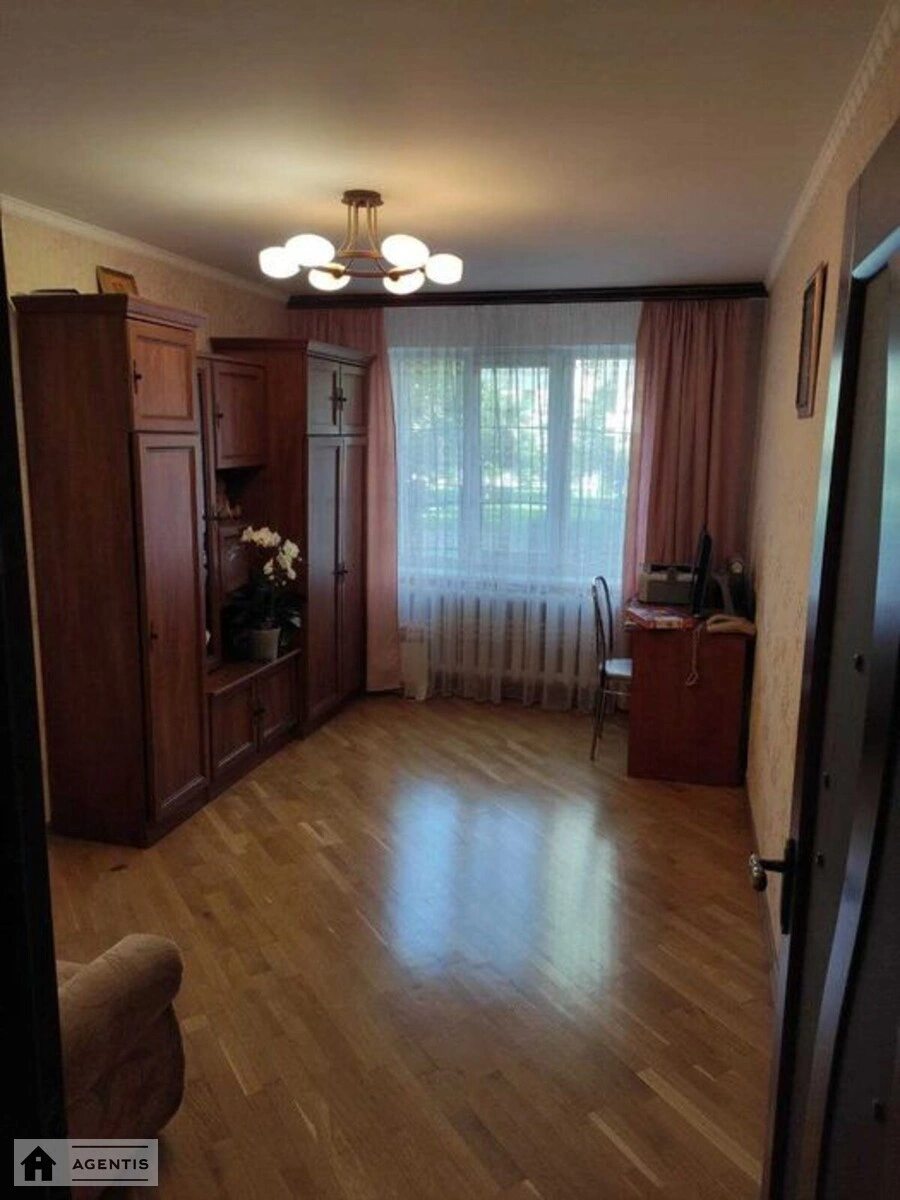 Apartment for rent 3 rooms, 90 m², 1st fl./9 floors. 7, Golosiyivskiy 7, Kyiv. 