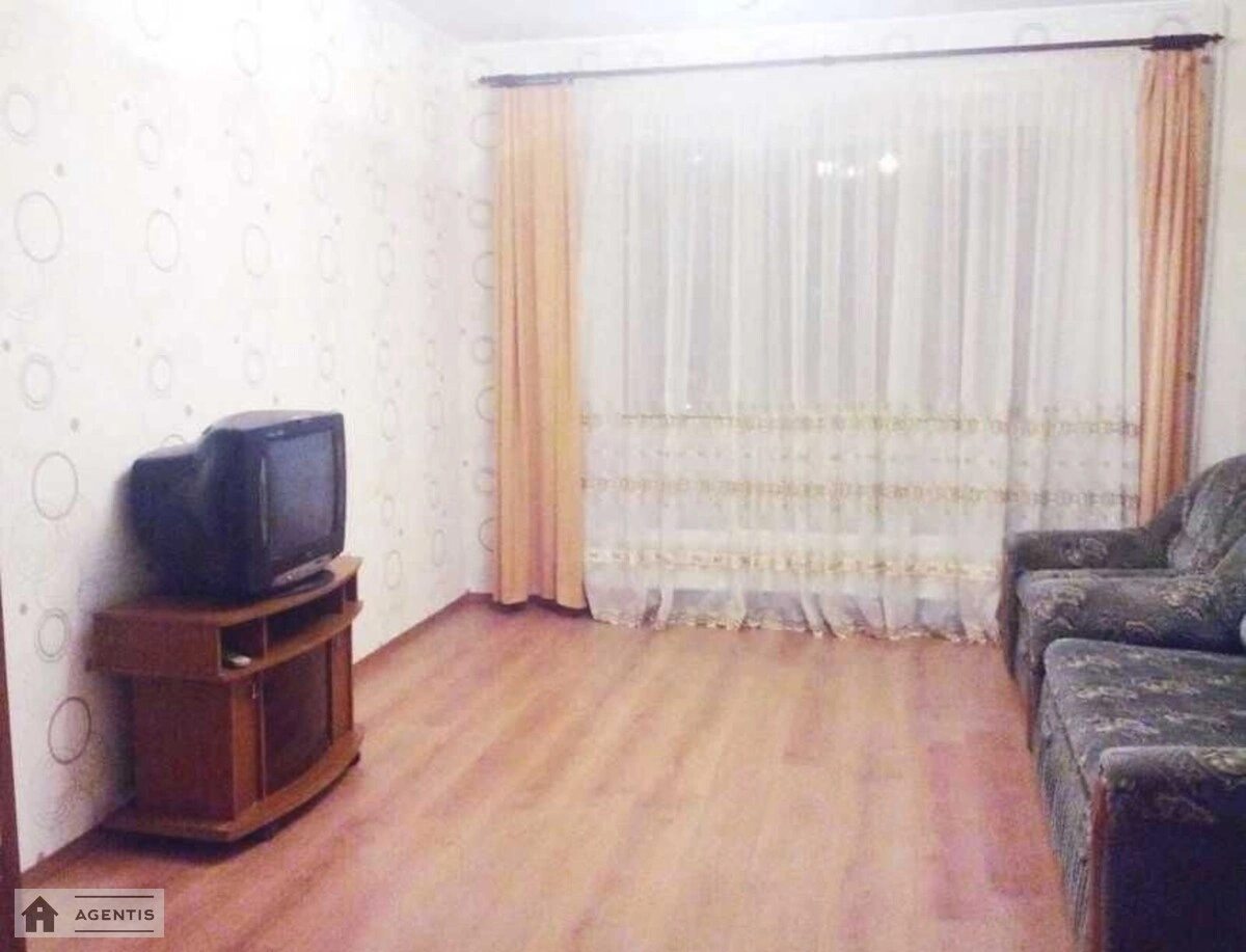 Apartment for rent 3 rooms, 72 m², 6th fl./9 floors. 10, Teodora Drayzera prosp., Kyiv. 