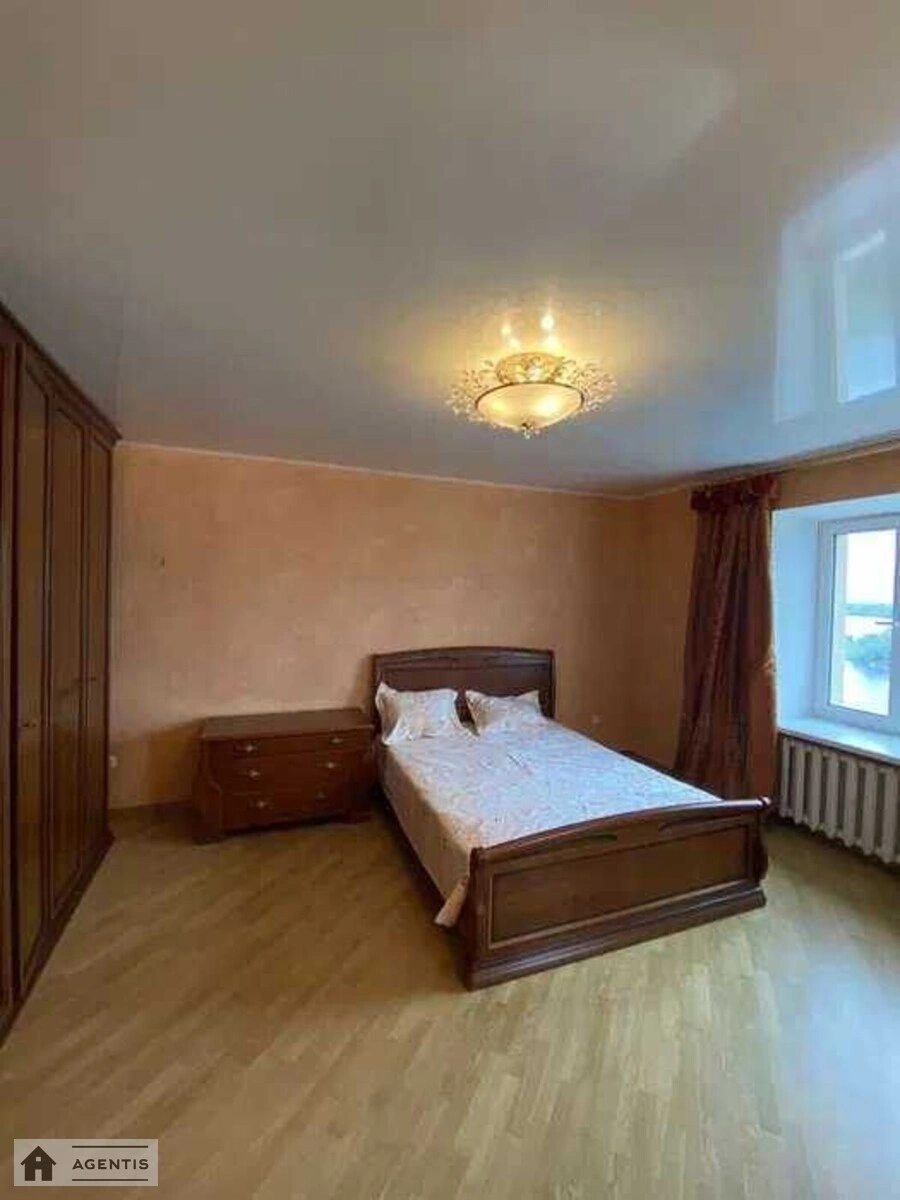 Apartment for rent 3 rooms, 89 m², 3rd fl./25 floors. Petra Kalnyshevskoho vul. Mykhayla Mayorova, Kyiv. 