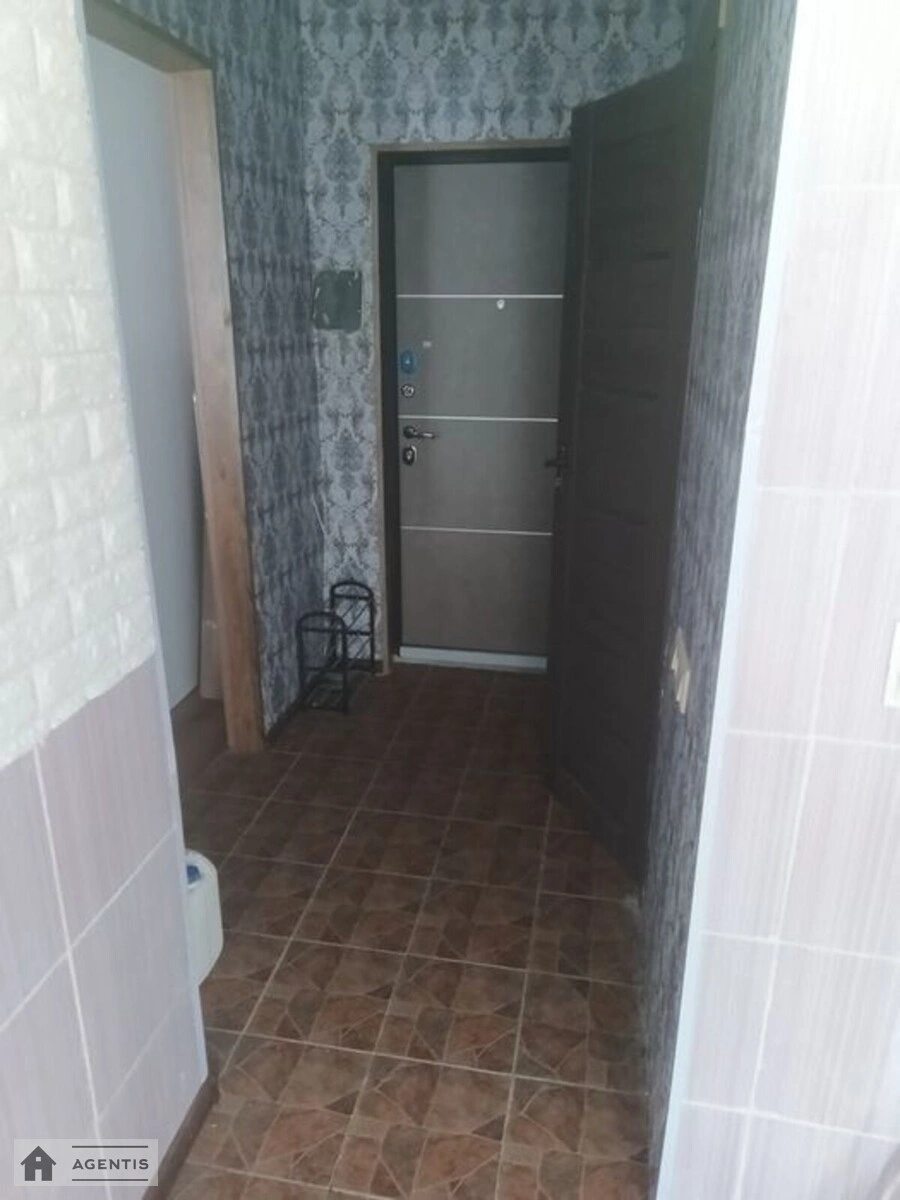 Сдам квартиру 1 комната, 34 m², 5 эт./27 этажей. 3, Светлая 3, Киев. 