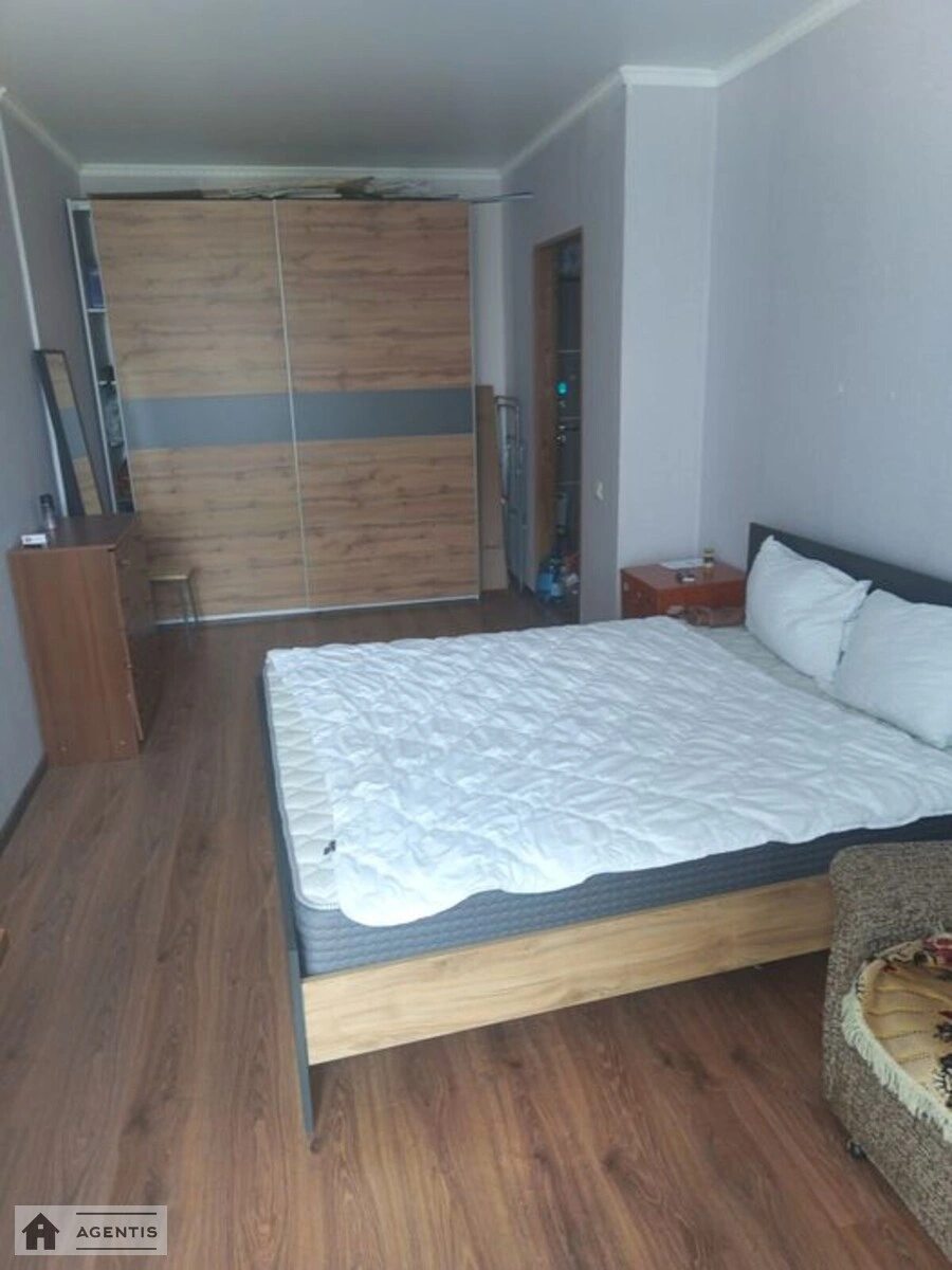 Сдам квартиру 1 комната, 34 m², 5 эт./27 этажей. 3, Светлая 3, Киев. 