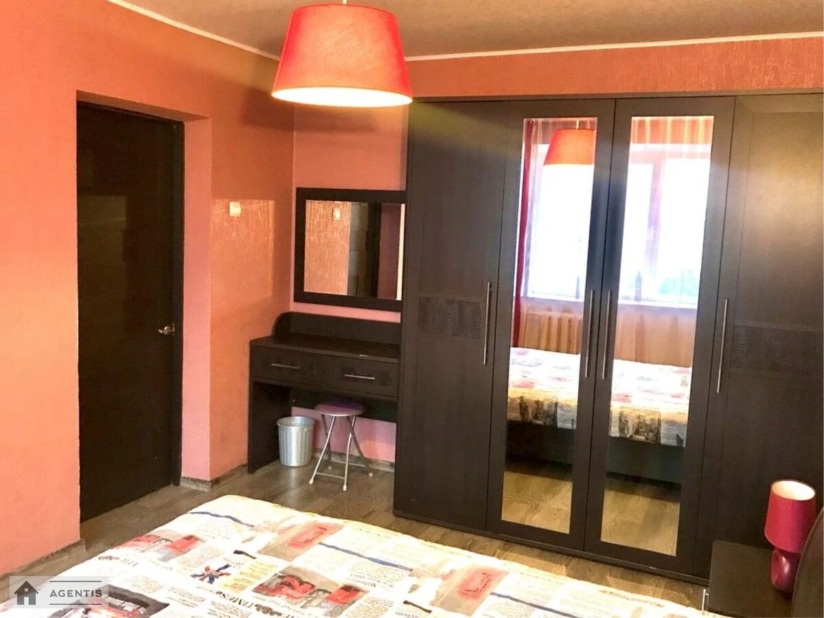 Сдам квартиру 2 комнаты, 56 m², 13 эт./16 этажей. 7, Герцена 7, Киев. 