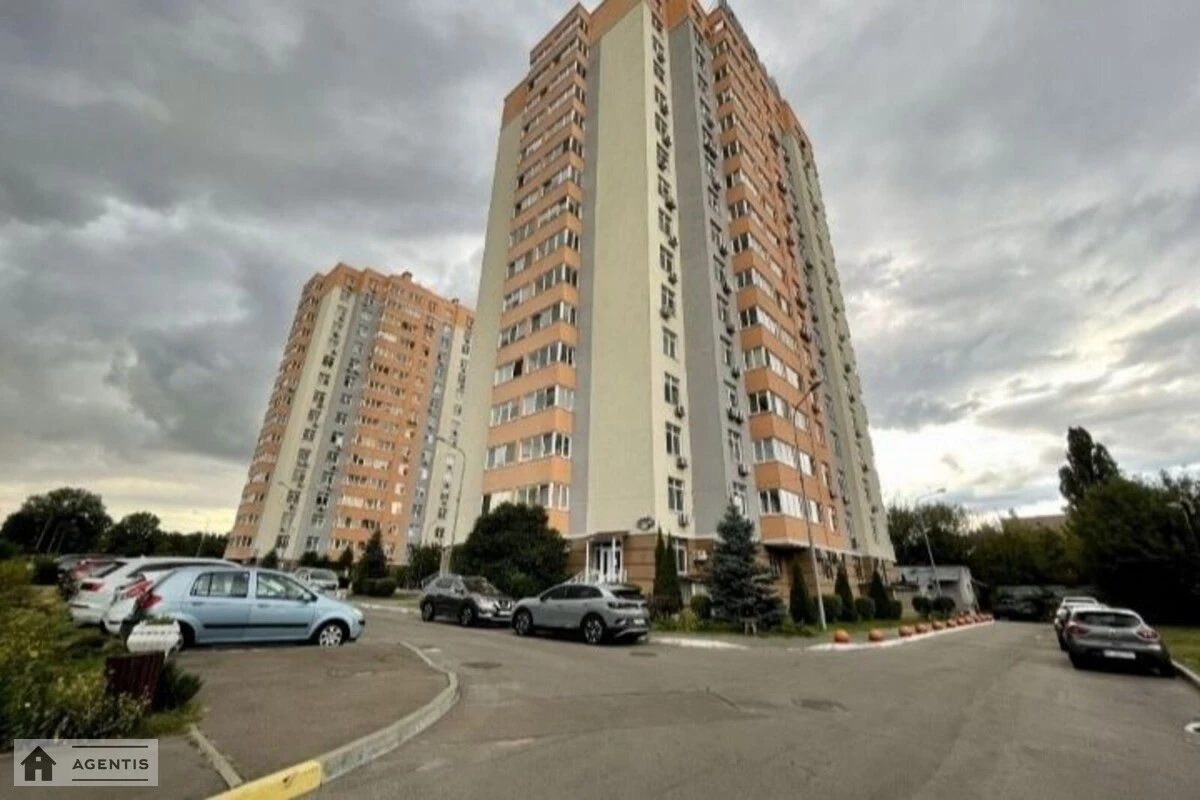 Сдам квартиру 1 комната, 57 m², 7 эт./16 этажей. 46, Любомира Гузара просп. (Космонавта Комарова), Киев. 