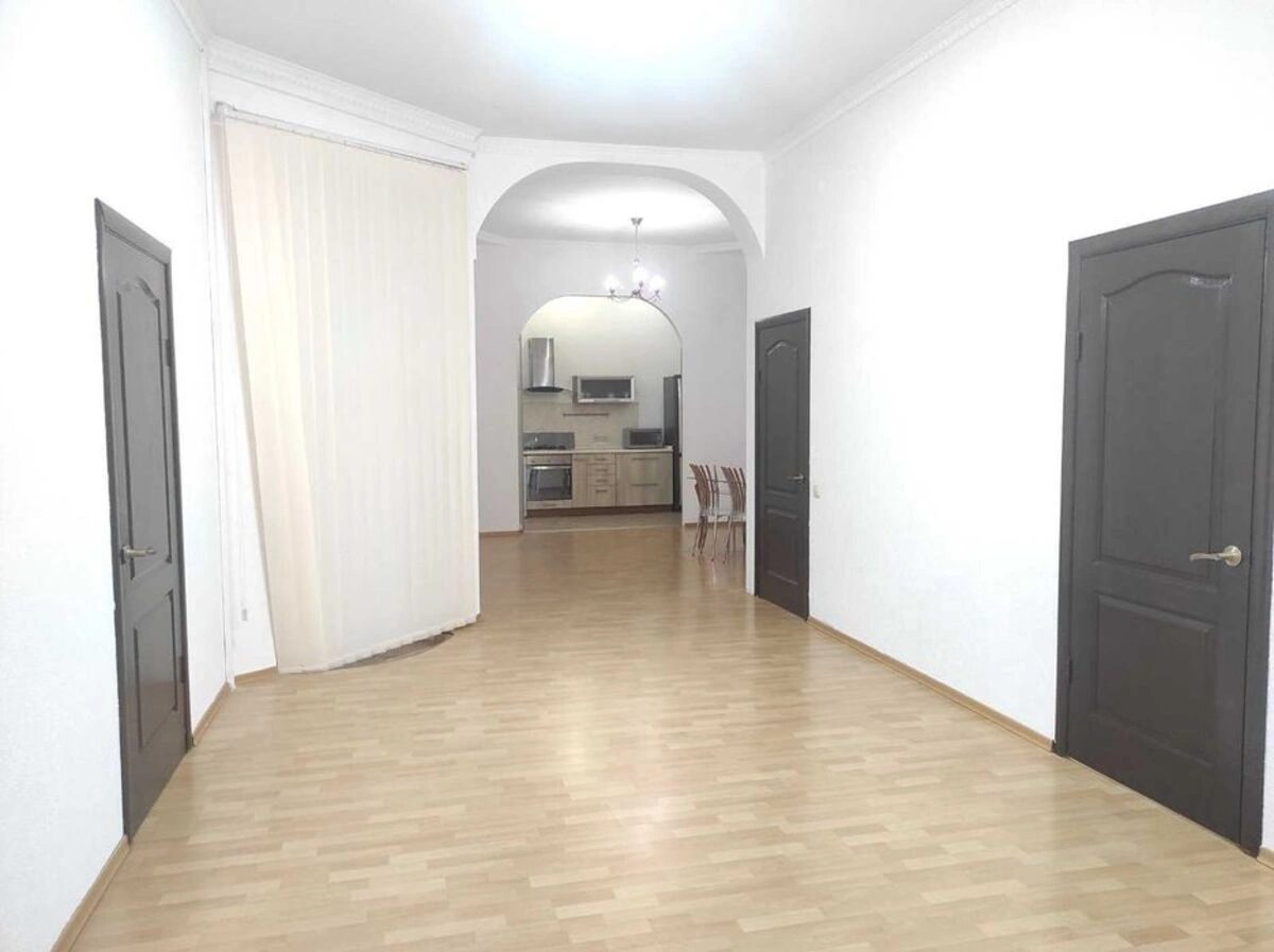 Apartment for rent 3 rooms, 140 m², 3rd fl./5 floors. 34, Shota Rustaveli vul., Kyiv. 