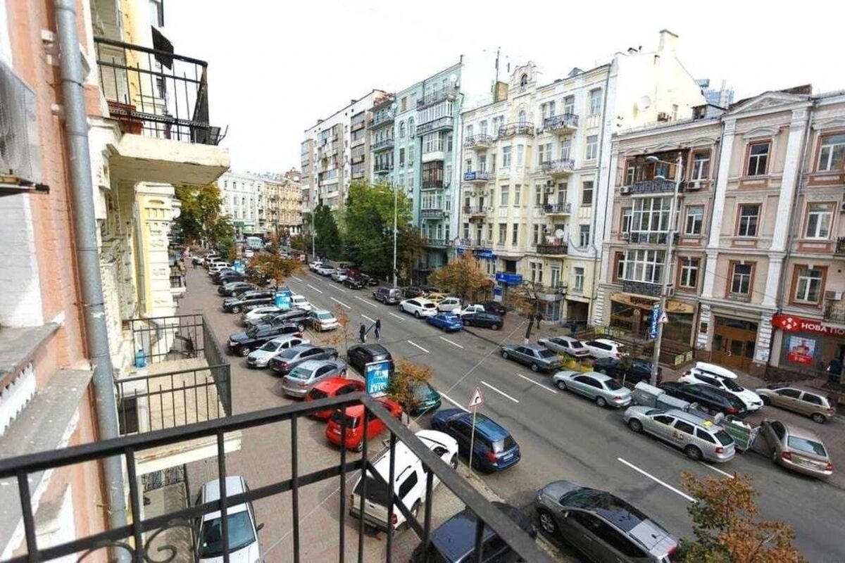 Apartment for rent 3 rooms, 140 m², 3rd fl./5 floors. 34, Shota Rustaveli vul., Kyiv. 