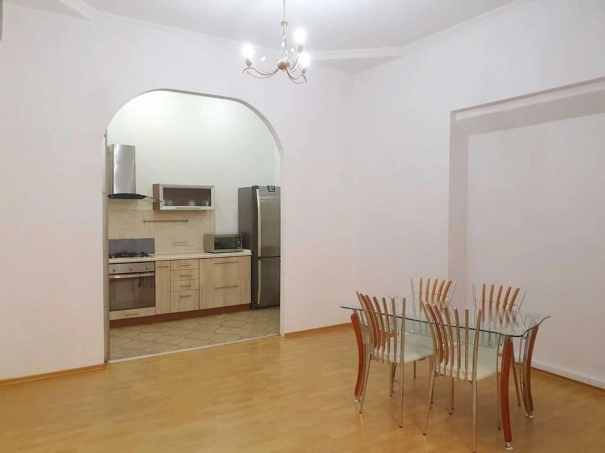 Apartment for rent 3 rooms, 140 m², 3rd fl./5 floors. 34, Shota Rustaveli vul., Kyiv. 