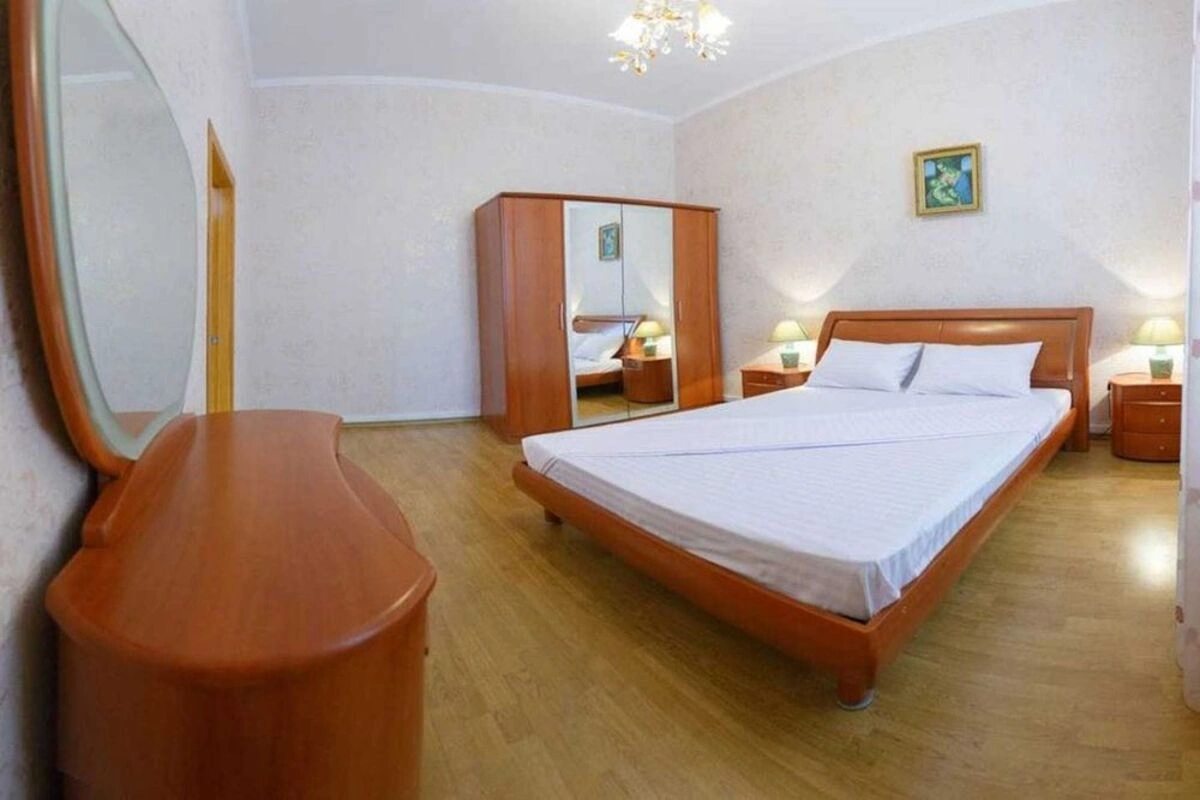 Apartment for rent 3 rooms, 140 m², 3rd fl./5 floors. 34, Shota Rustaveli vul., Kyiv. 