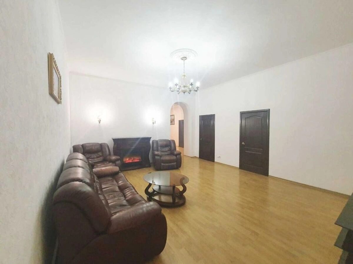 Apartment for rent 3 rooms, 140 m², 3rd fl./5 floors. 34, Shota Rustaveli vul., Kyiv. 