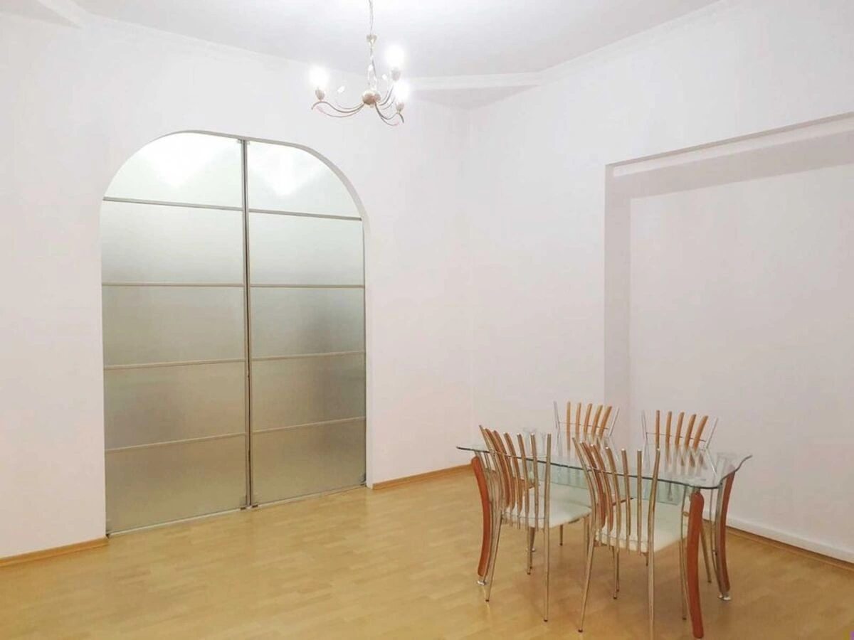 Apartment for rent 3 rooms, 140 m², 3rd fl./5 floors. 34, Shota Rustaveli vul., Kyiv. 