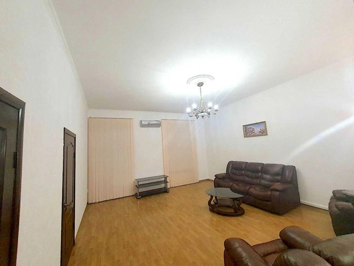 Apartment for rent 3 rooms, 140 m², 3rd fl./5 floors. 34, Shota Rustaveli vul., Kyiv. 