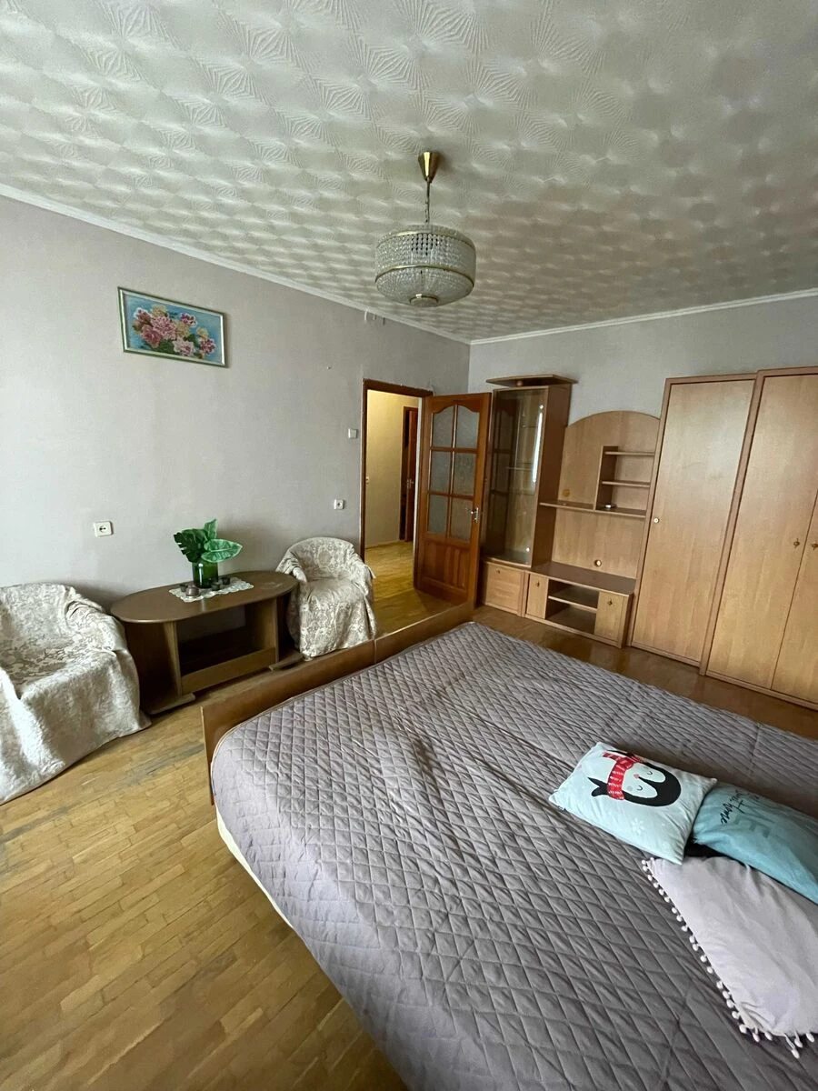 Сдам квартиру 1 комната, 45 m², 5 эт./18 этажей. 10, Лариси Руденко вул., Киев. 