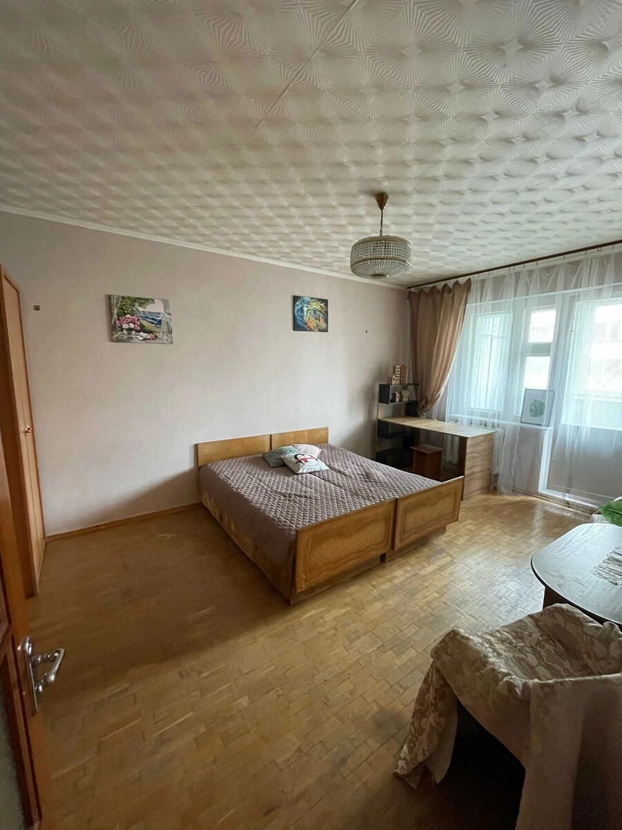 Сдам квартиру 1 комната, 45 m², 5 эт./18 этажей. 10, Лариси Руденко вул., Киев. 