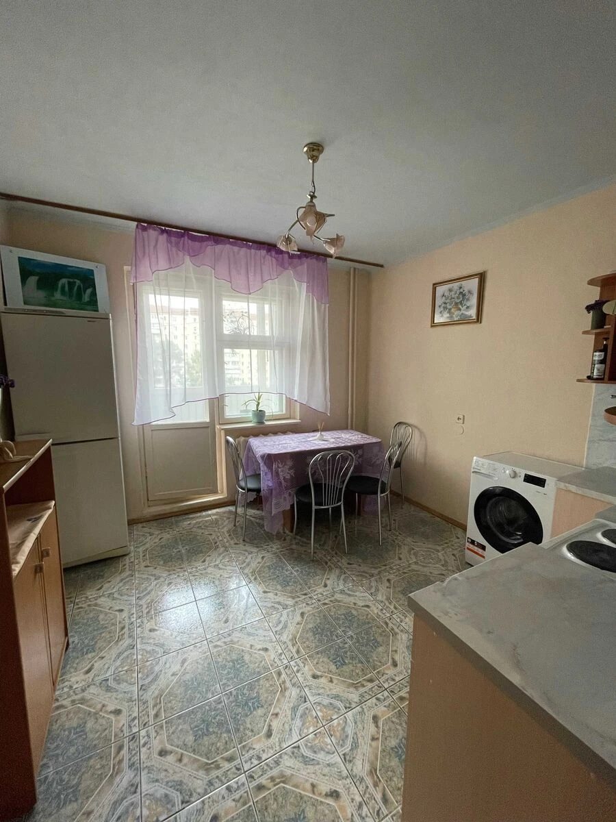 Сдам квартиру 1 комната, 45 m², 5 эт./18 этажей. 10, Лариси Руденко вул., Киев. 