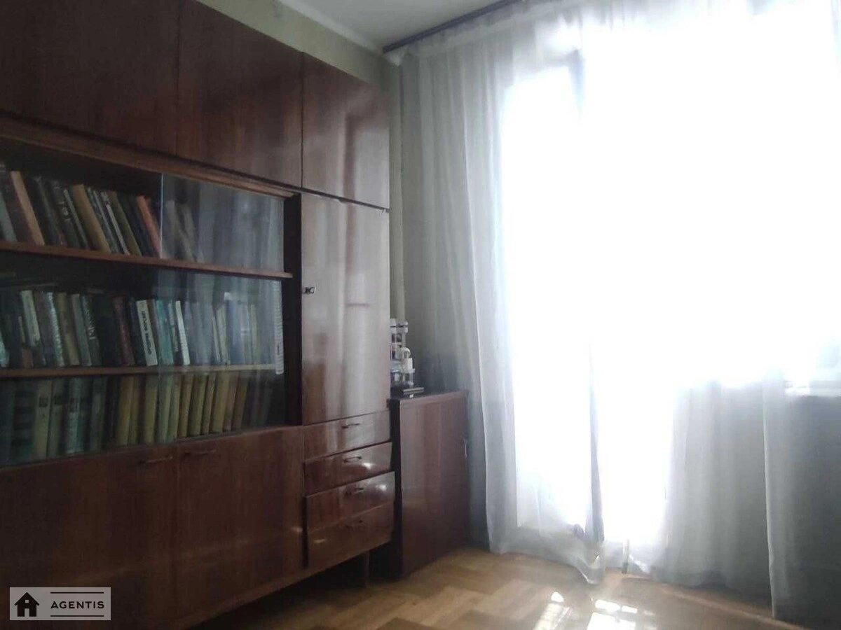 Сдам квартиру 2 комнаты, 52 m², 7 эт./9 этажей. 3, Армянская 3, Киев. 