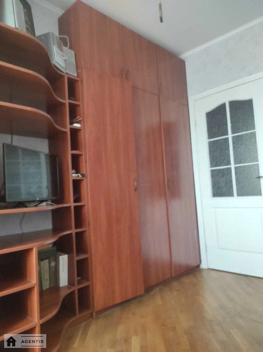 Сдам квартиру 2 комнаты, 52 m², 7 эт./9 этажей. 3, Армянская 3, Киев. 