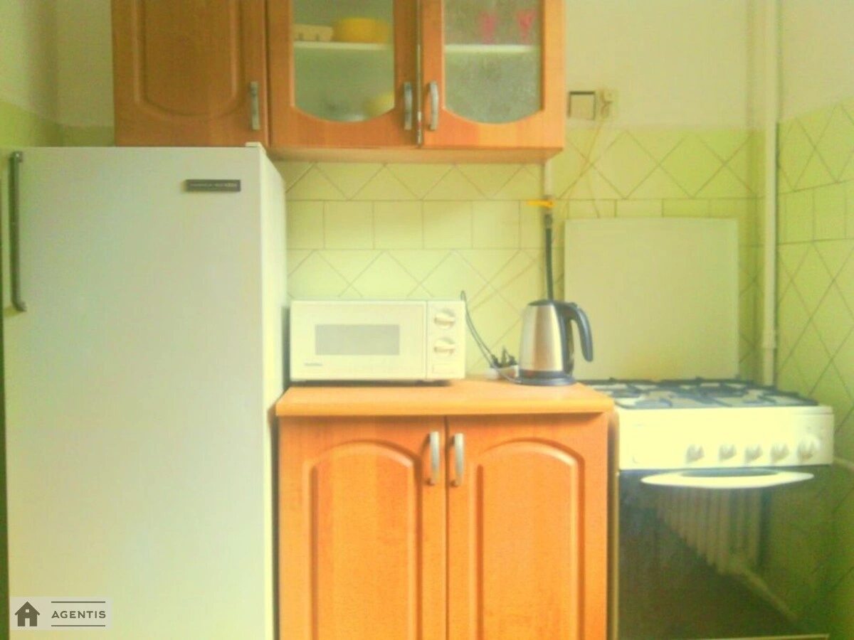 Apartment for rent 2 rooms, 61 m², 3rd fl./5 floors. Beresteyskyy prosp. Peremohy, Kyiv. 