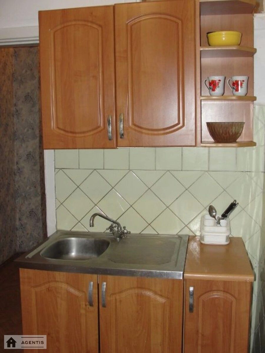 Apartment for rent 2 rooms, 61 m², 3rd fl./5 floors. Beresteyskyy prosp. Peremohy, Kyiv. 