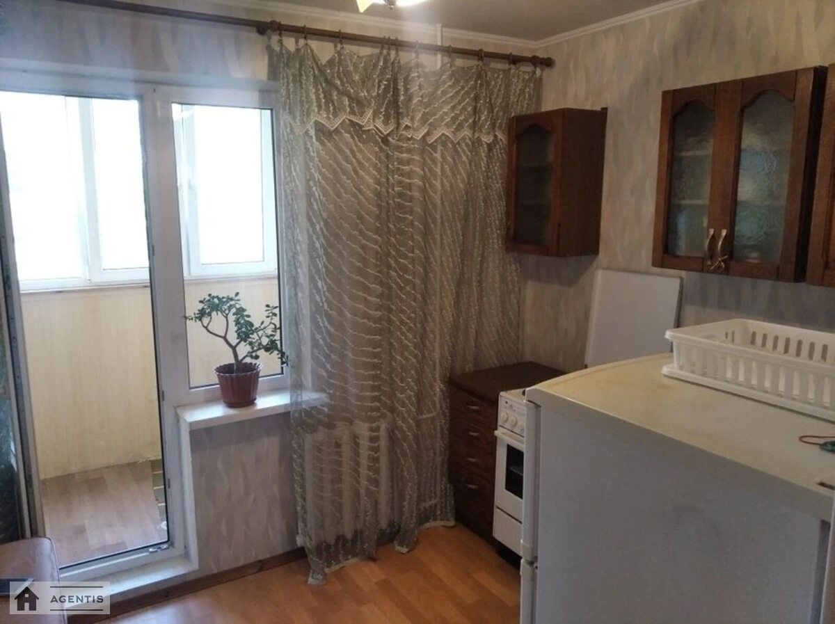 Сдам квартиру 1 комната, 45 m², 2 эт./16 этажей. 16, Урловская 16, Киев. 