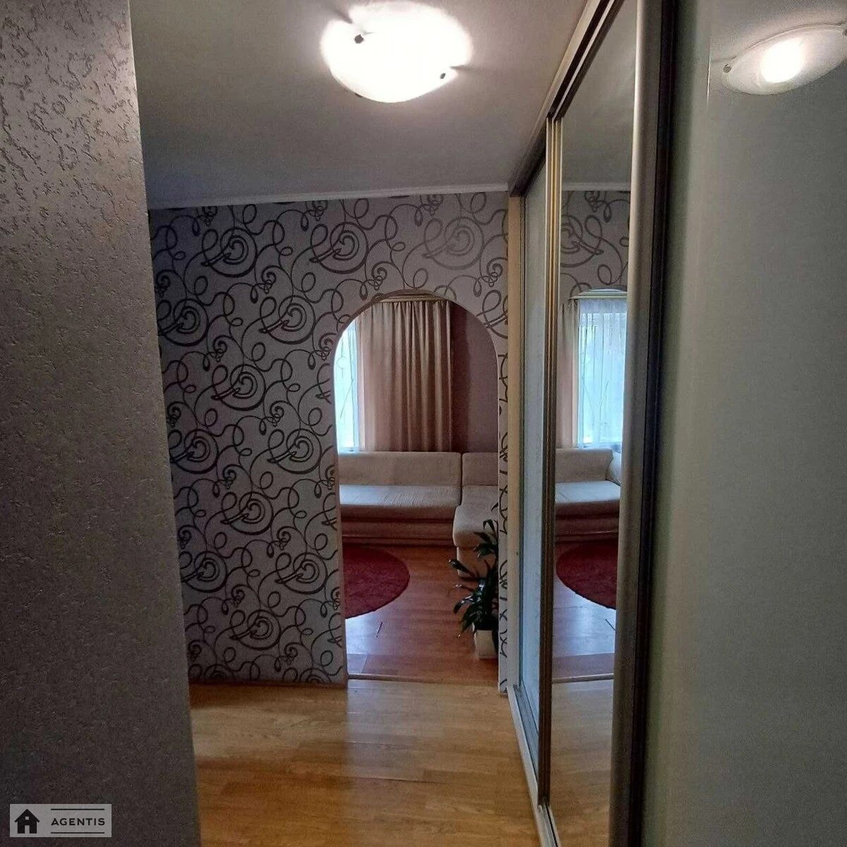 Apartment for rent 1 room, 30 m², 1st fl./5 floors. 18, Sobornosti prosp. Vozzyednannya, Kyiv. 