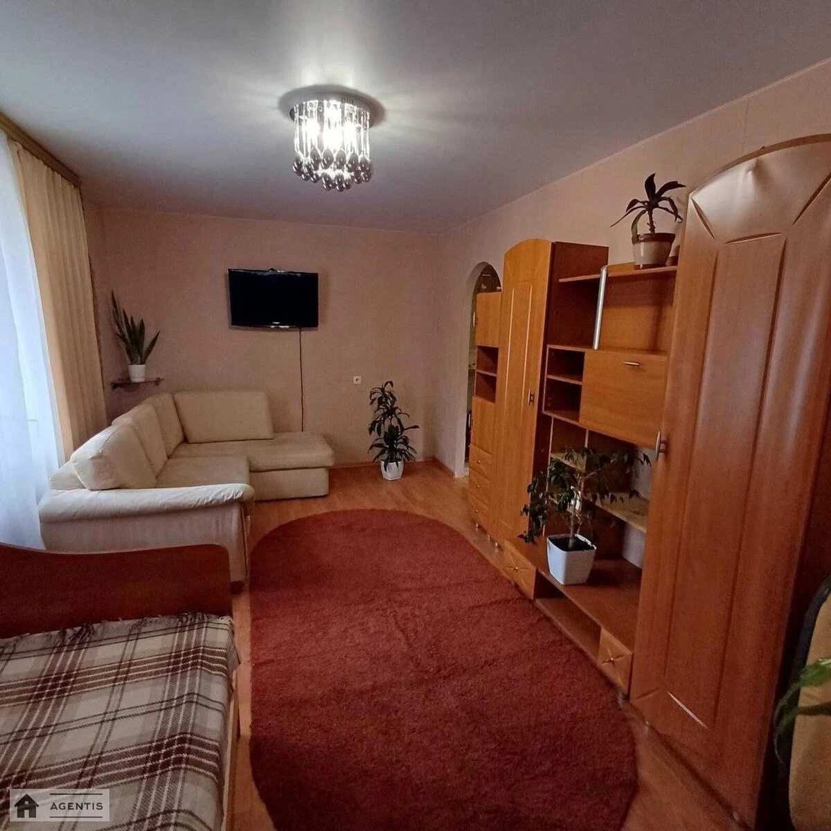 Apartment for rent 1 room, 30 m², 1st fl./5 floors. 18, Sobornosti prosp. Vozzyednannya, Kyiv. 