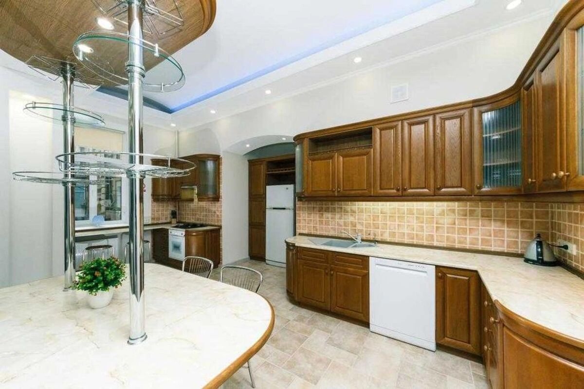 Apartment for rent 3 rooms, 100 m², 2nd fl./5 floors. 24, Antonovycha vul., Kyiv. 