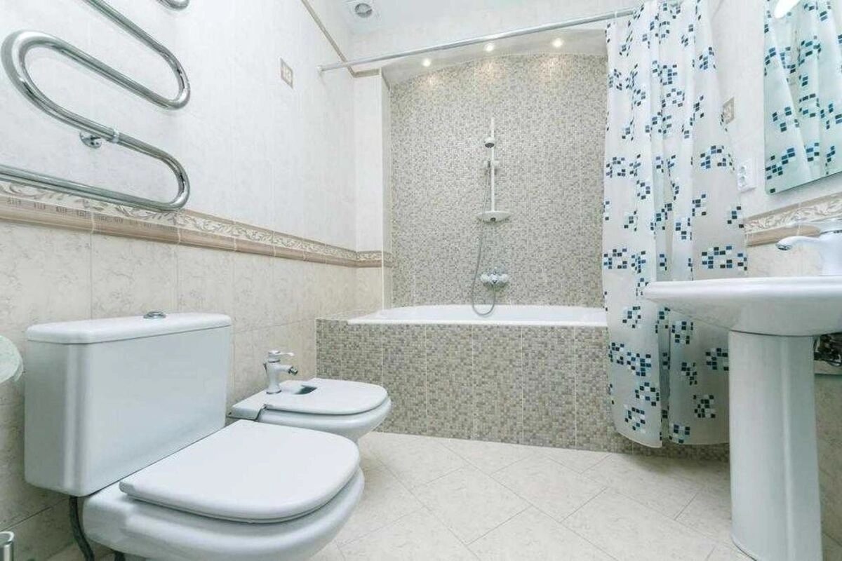 Apartment for rent 3 rooms, 100 m², 2nd fl./5 floors. 24, Antonovycha vul., Kyiv. 