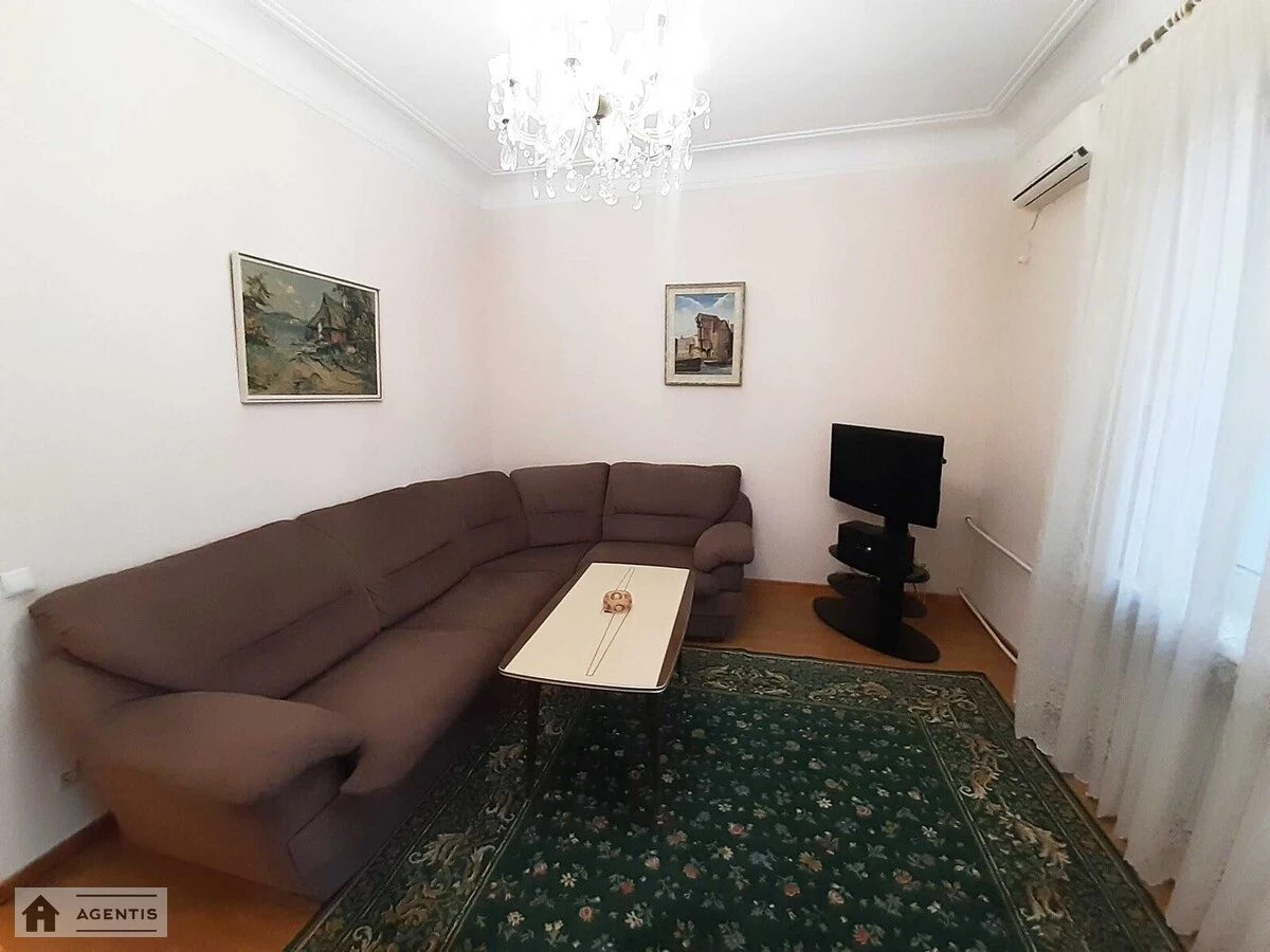 Сдам квартиру 2 комнаты, 64 m², 4 эт./5 этажей. 3, Івана Мазепи вул., Киев. 