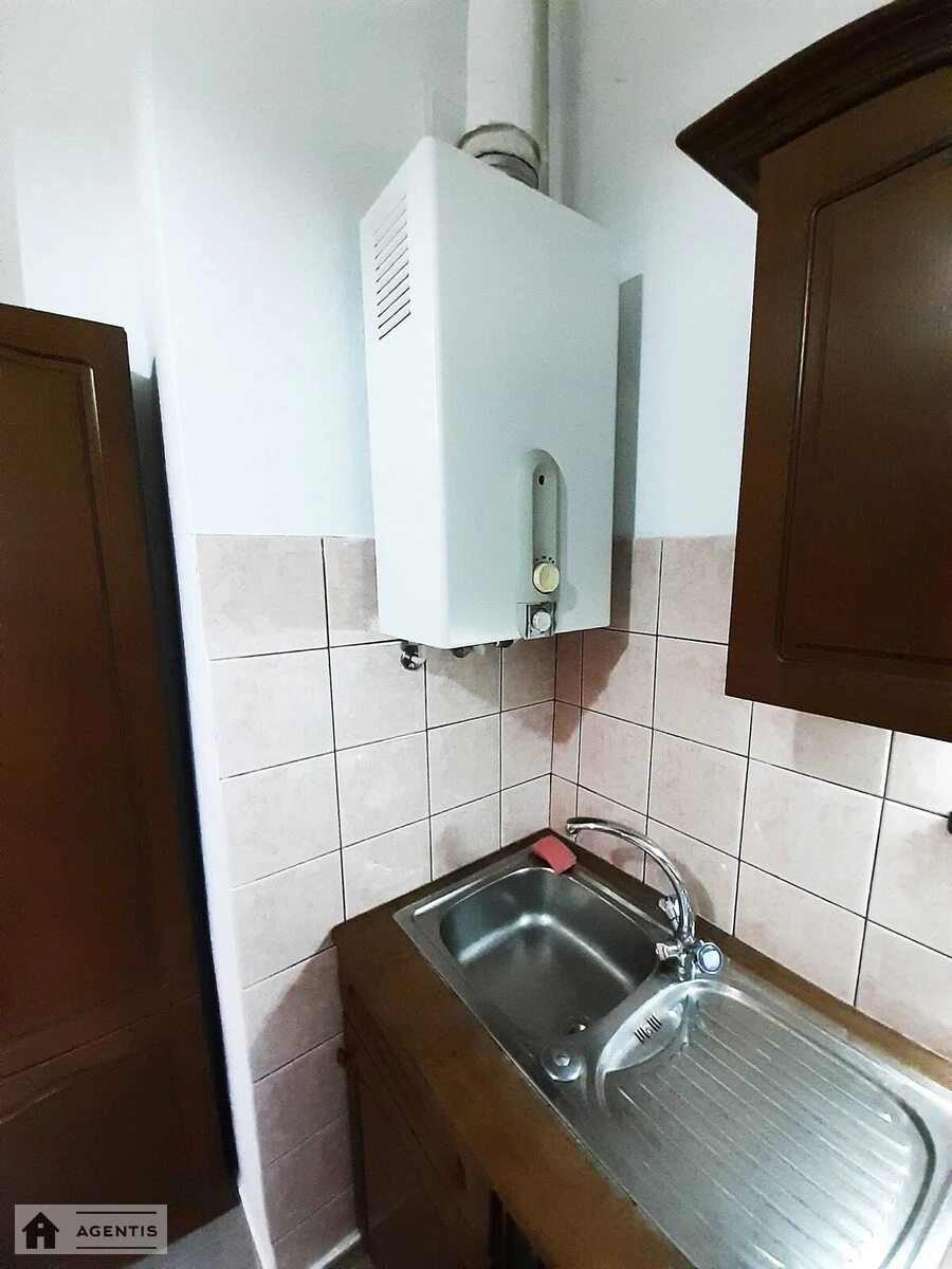 Сдам квартиру 2 комнаты, 64 m², 4 эт./5 этажей. 3, Івана Мазепи вул., Киев. 