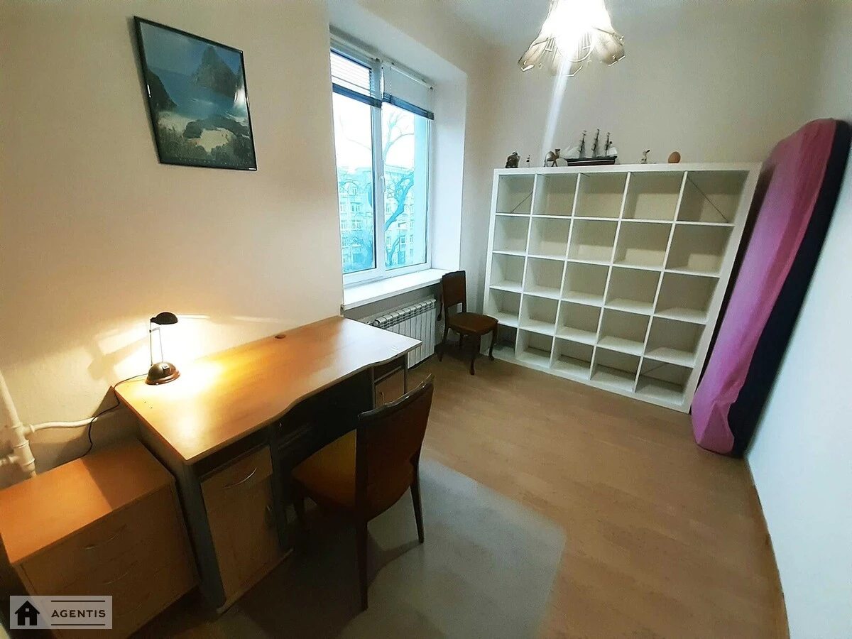 Сдам квартиру 2 комнаты, 64 m², 4 эт./5 этажей. 3, Івана Мазепи вул., Киев. 