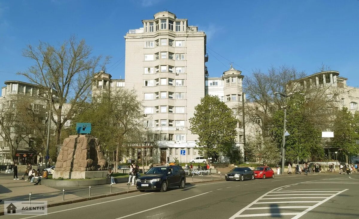 Apartment for rent 2 rooms, 64 m², 4th fl./5 floors. 3, Ivana Mazepy vul., Kyiv. 