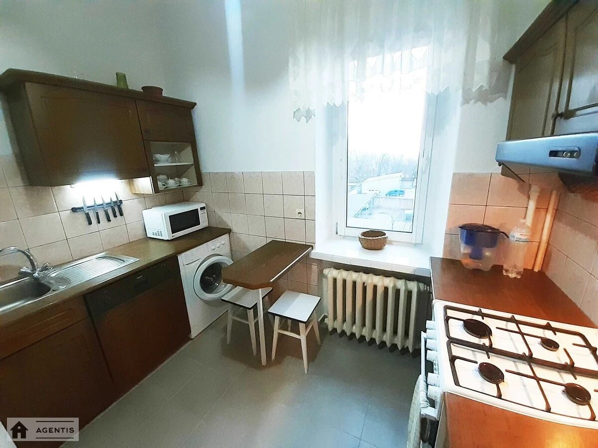 Сдам квартиру 2 комнаты, 64 m², 4 эт./5 этажей. 3, Івана Мазепи вул., Киев. 