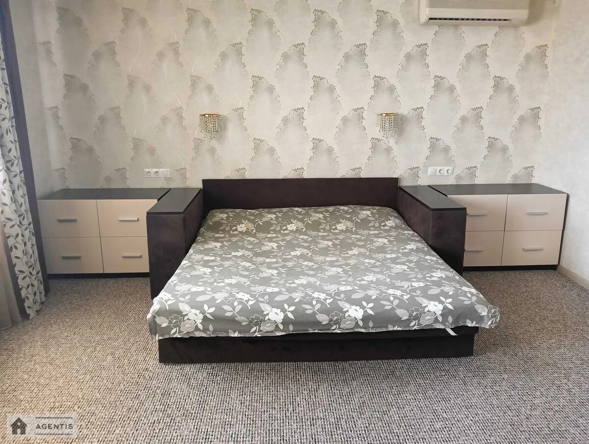 Сдам квартиру 1 комната, 54 m², 18 эт./21 этаж. 12, Братства тарасівців вул. (Декабристів), Киев. 