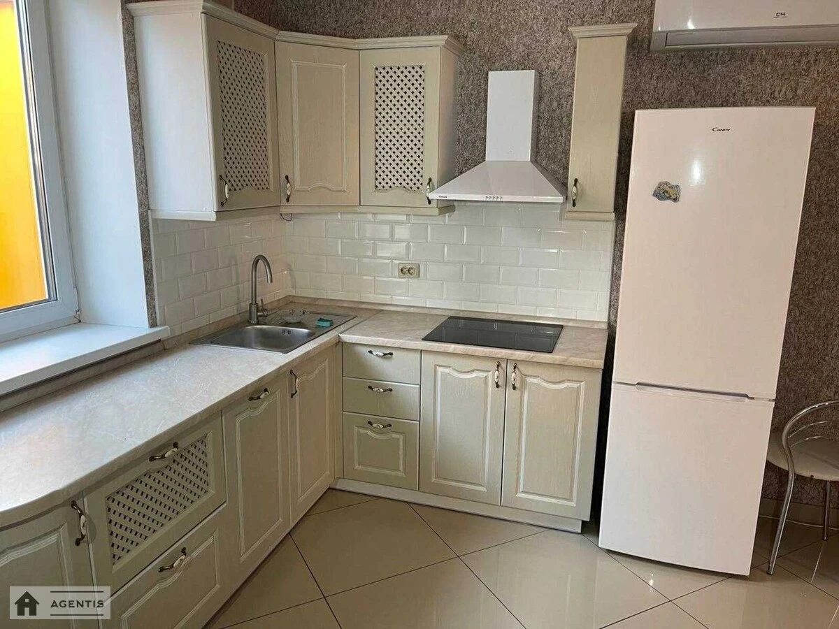 Apartment for rent 2 rooms, 55 m², 1st fl./2 floors. Kolektorna, Kyiv. 