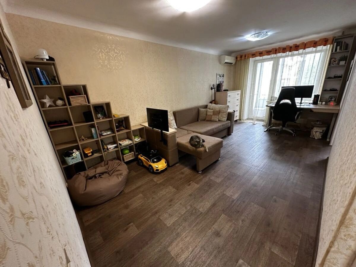 Продаж квартири 2 кімнати, 43 m², 3 пов./5 поверхів. Фортечний (кіровський), Кропивницький. 