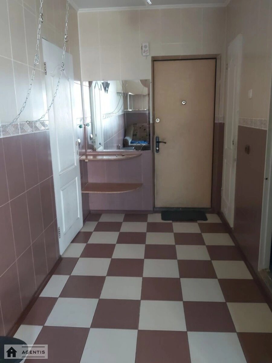 Здам квартиру 1 кімната, 34 m², 3 пов./9 поверхів. Оболонський район, Київ. 